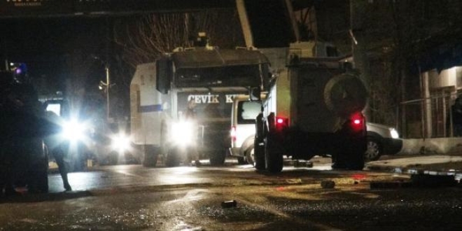 Mardin'de polis aracının geçişi sırasında patlama