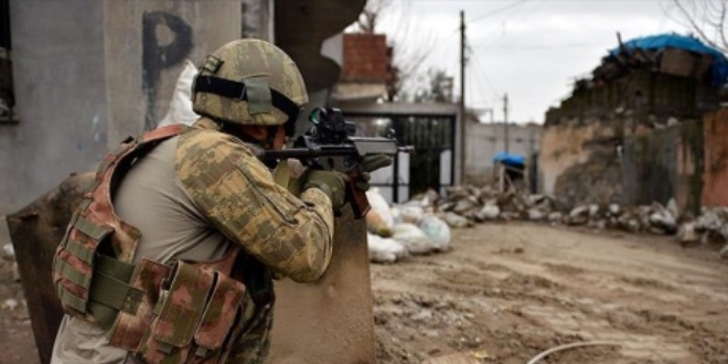 'PKK'ya yönelik operasyonda 3 terörist teslim oldu'