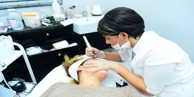 'Liposuction kilo verme ameliyatı değildir'