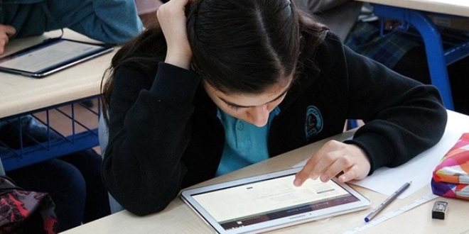 Özel yetenekli öğrencilere ilk 'tablet' sınavı başlıyor