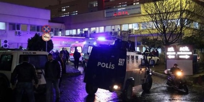 Adana'da polise el yapımı patlayıcıyla saldırı