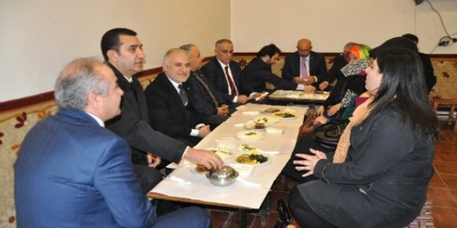 Kınık: 3 milyon mülteci barındırıyoruz Anadolu'da