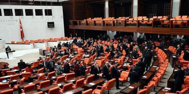 TBMM Genel Kurulu'nda milletvekilleri 28 Şubat post modern darbesini kınadı
