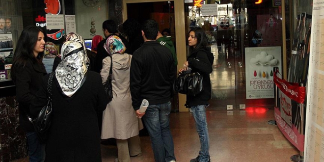 Sinema salonlarına günde 166 bin kişi gitti