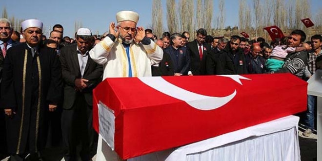 Şehit polis memuru Mustafa Çetin toprağa verildi