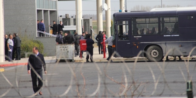 Yunanistan bazı kaçakları Türkiye'ye iade ediliyor