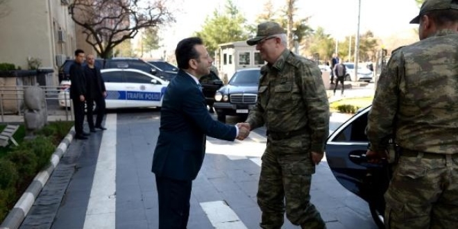 2'nci Ordu Komutanı Orgeneral Huduti, Diyarbakır'da
