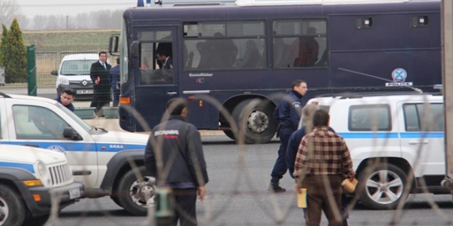 Yunanistan 80 kaçağı daha Türkiye'ye iade etti