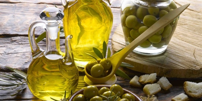 Zeytinyağının sahtesini yapıp markete verdiler