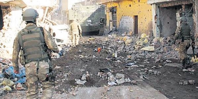 Yaralanan özel harekat polisi tedavisinin ardından tekrar Cizre'ye gitti