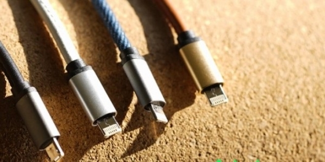 Hem iPhone hem Android'i şarj ediyor