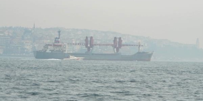 Rus gemisi İstanbul Boğazı'ndan geçti