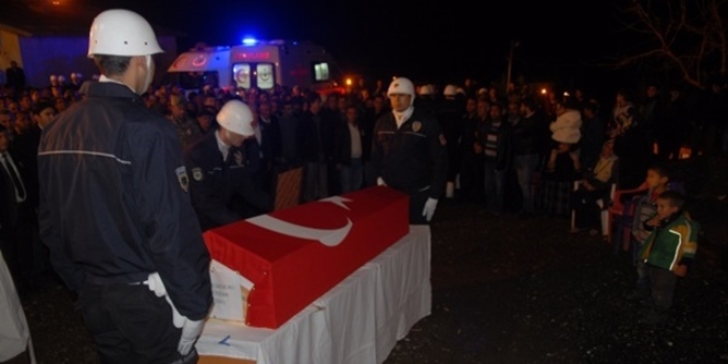 Diyarbakırlı şehit 'kahrolsun PKK' sloganları ile defnedildi