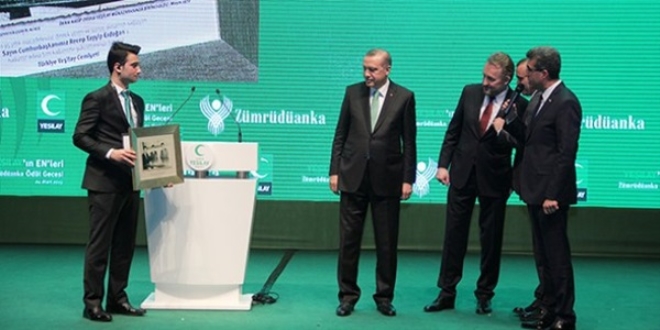 Yeşilay Zümrüdüanka ödülleri sahiplerini buldu