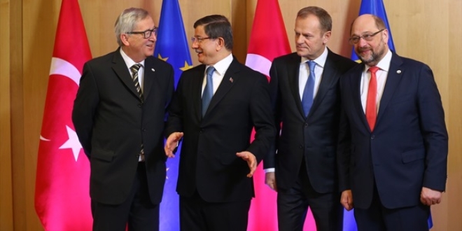 Davutoğlu'ndan AB zirvesi öncesi görüşmeler