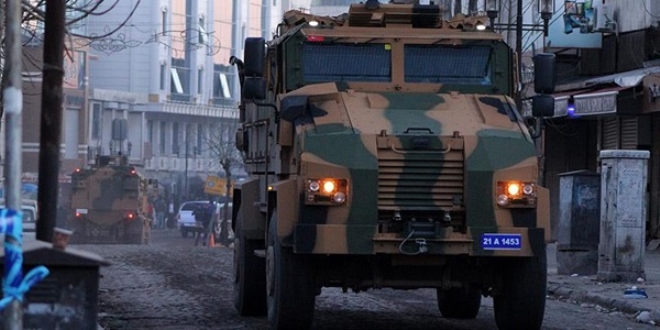 DBP Bağlar Eş Başkanı Özbek ile birlikte 9 kişi tutuklandı