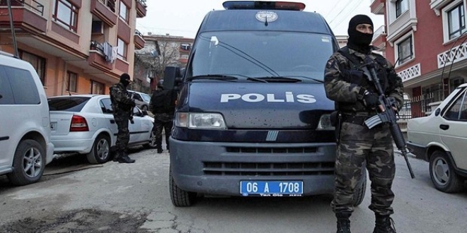 Ankara'da 3'ü polis 21 kişi gözaltına alındı