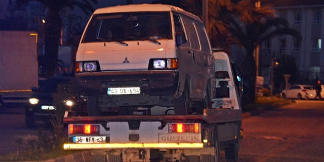 Dur ihtarına uymayan sürücü trafik polisine çarptı