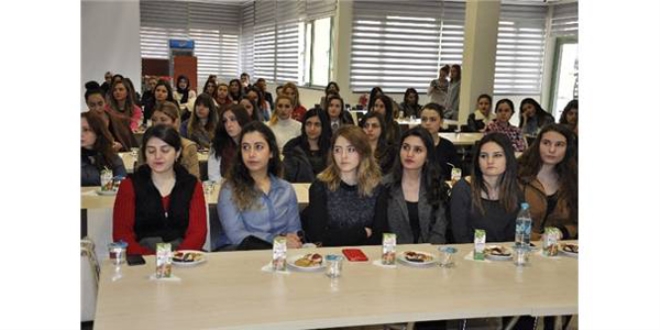 Kadın İstihdam Merkezi'nden kabin memuru adaylarına eğitim
