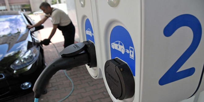 2020'de 17 milyon elektrikli ve hibrit araç yollarda