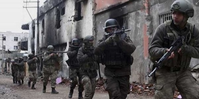 Yüksekova'da hendek operasyonu başladı