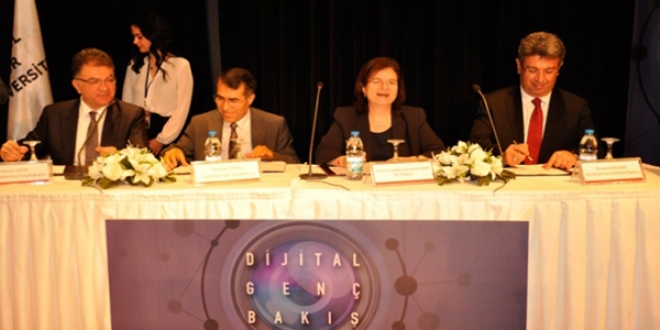 Liselere dijital eğitim dokunuşu yapılıyor