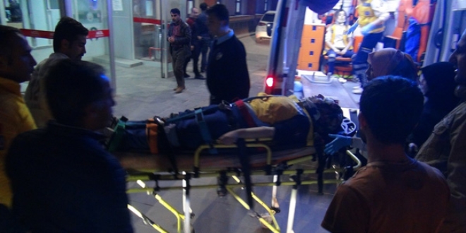 Ambulans kaza yaptı, 3 sağlık görevlisi yaralandı