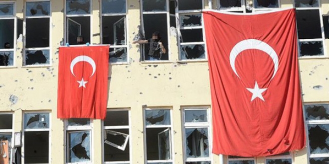 Terör yuvalarına Türk bayrağı asıldı