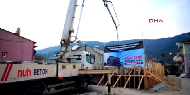 Belediye başkanı temel atma törenin de yaralandı