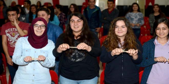 YGS öncesi kalem kırıp balon uçurdular