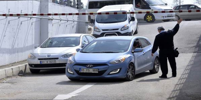 Bakan'ın kardeşi, trafik kazası tartışmasında bıçaklandı