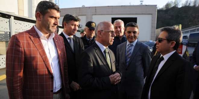 Türk şöförleri Sarp Sınır Kapısı'nda eylem yaptı