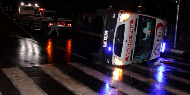 Nevşehir'de ambulans kaza yaptı: 3 yaralı