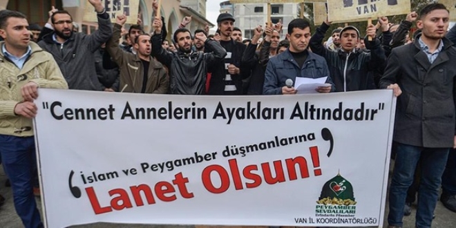 Hz. Peygamber'e hakaret edilen karikatüre tepki yağdı