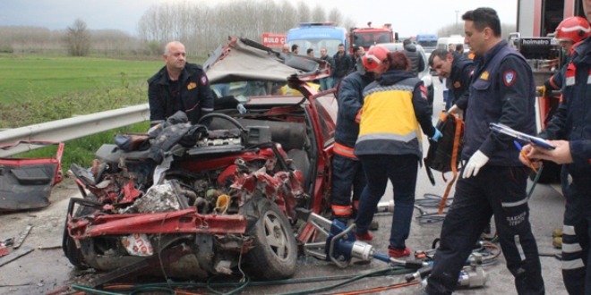 Sakarya'da feci kaza: 4 ölü, 1 yaralı