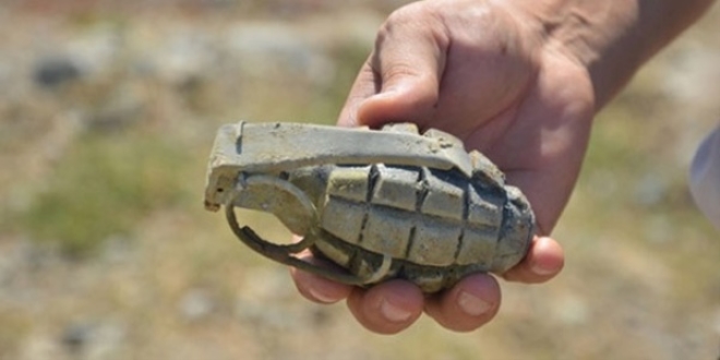 2 el bombası davasında 2 sanığa hapis cezası