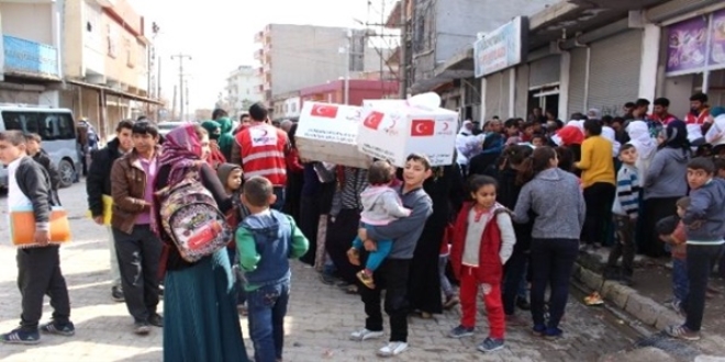 Aile hekiminden terör mağduru iki aileye destek