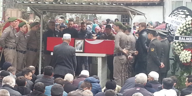 Şehit Astsubay gözyaşları içinde toprağa verildi