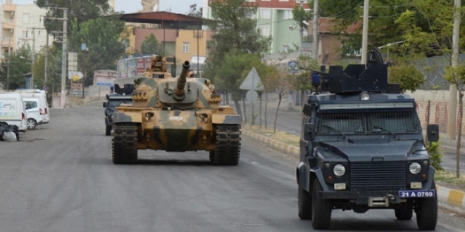 Bağlar'da bazı bölgelere tanklar konuşlandırıldı