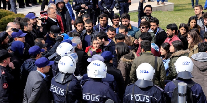 Anadolu Üniversitesinde izinsiz gösteri