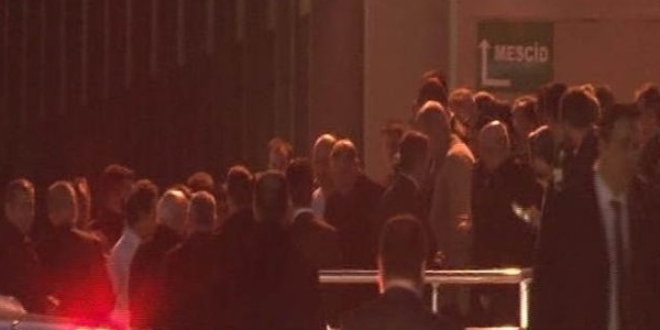 Cumhurbaşkanı Erdoğan dünürü Özdemir Bayraktar'ı hastanede ziyaret etti