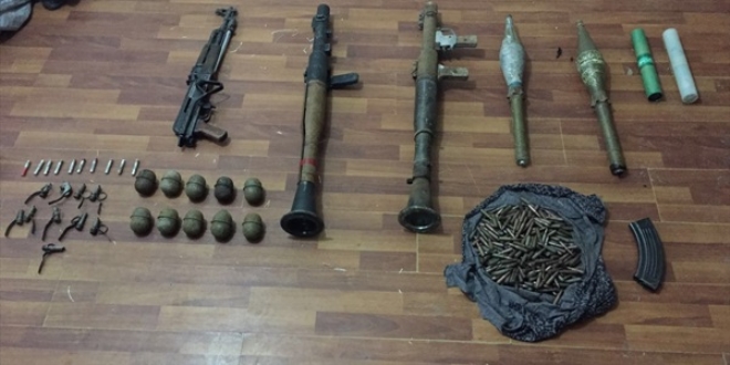 Hakkari'de çok sayıda silah ve mühimmat ele geçirildi