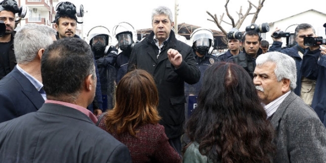 Polis: Böyle bir günde halay mı çekilir?