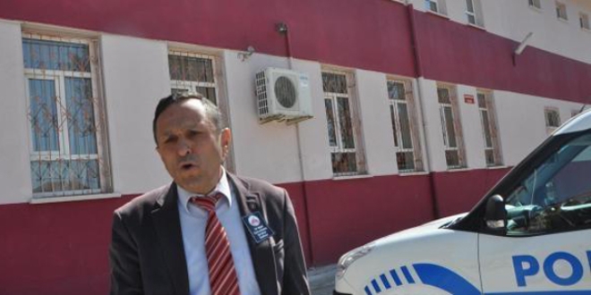 Öğrencisinin yüzüne kitapla vurarak yaraladı iddiası