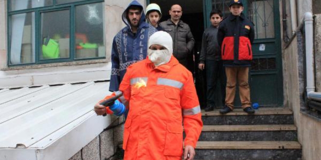 Ölen mühendisi gördü, yanmayan kumaştan iş elbiseleri yaptı