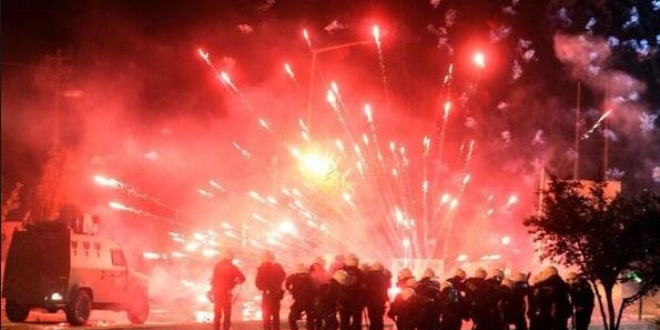 İstanbul'da polise taş ve havai fişek ile saldırı: 137 kişi gözaltında