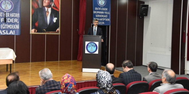 'Din kültürü öğretmeni kendini memur olarak düşünemez'