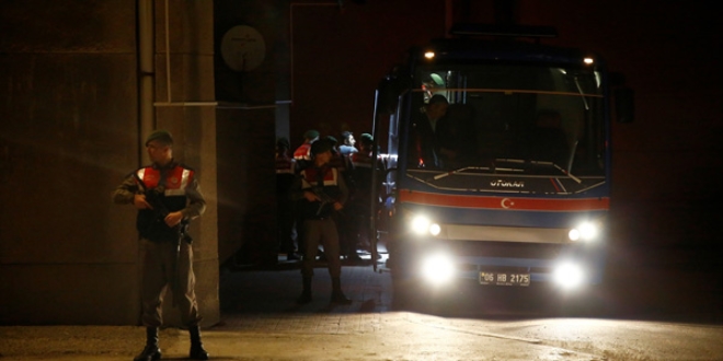 'Soruları almış olsaydım, eşime de verir, birlikte atanırdık'