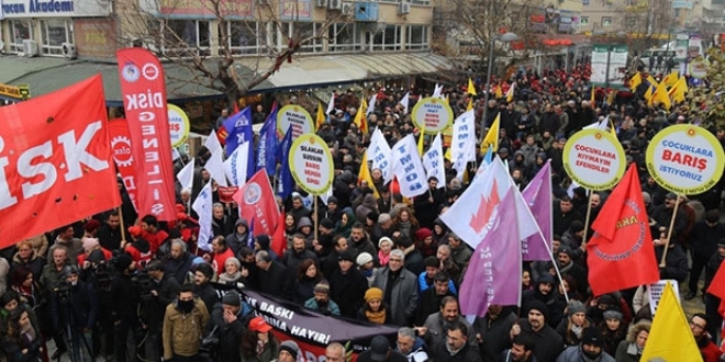 stanbul'da retmenlere 'mevzuata aykr eylem' yasa