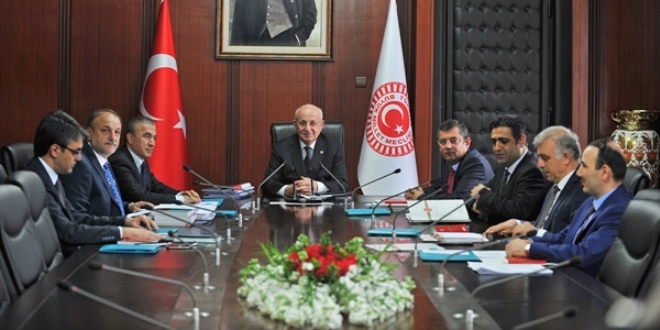 TBMM Başkanı Kahraman, grup başkanvekilleri ile bir araya geldi